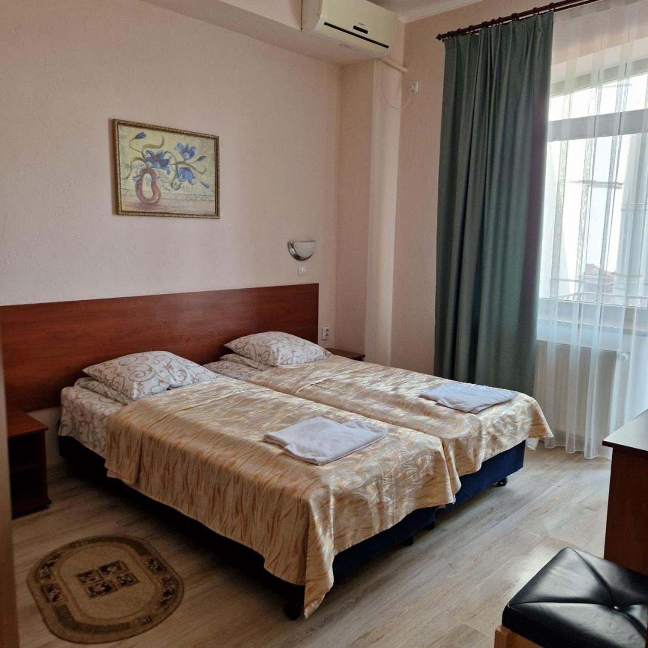 Hotel Helikon Yanoshi Extérieur photo