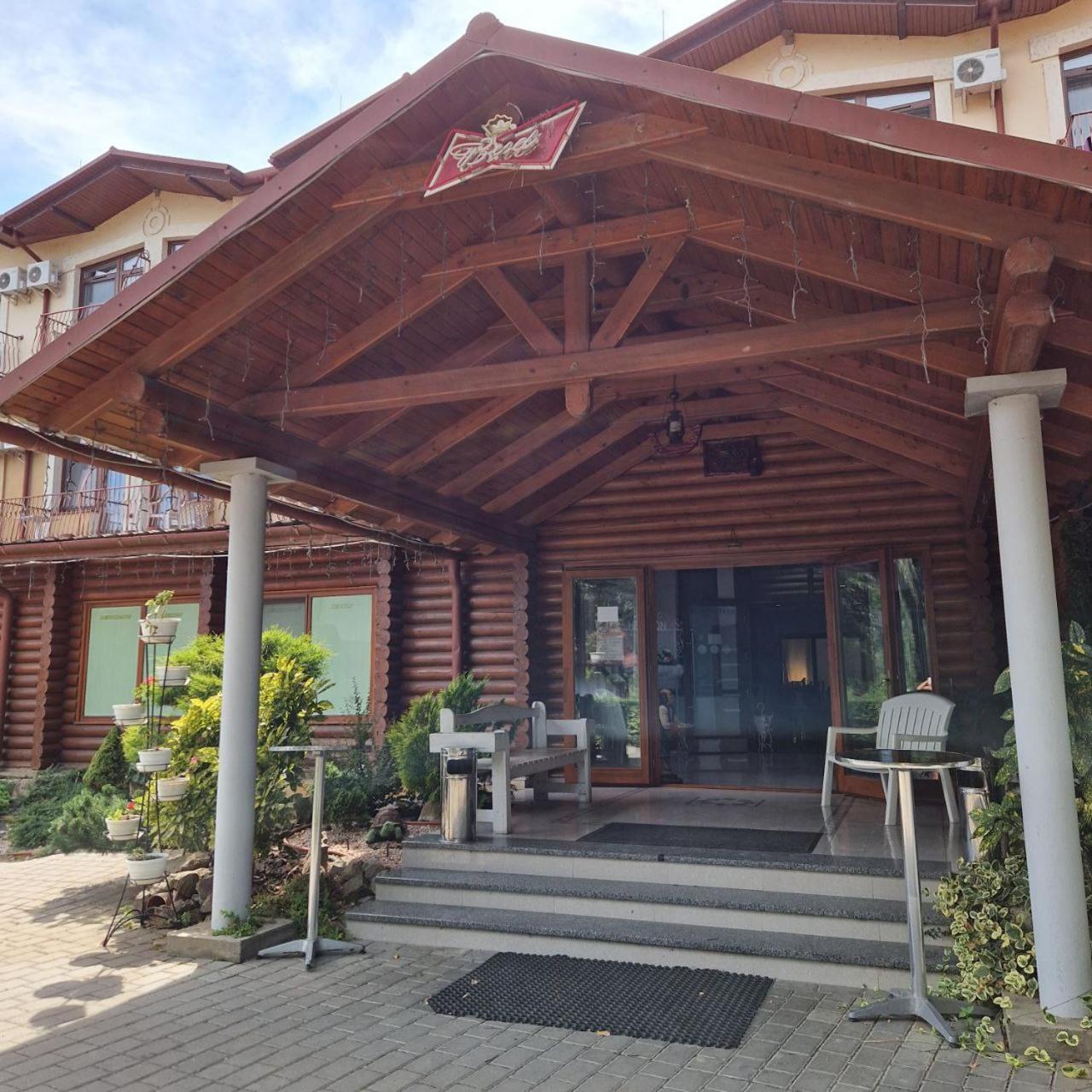 Hotel Helikon Yanoshi Extérieur photo