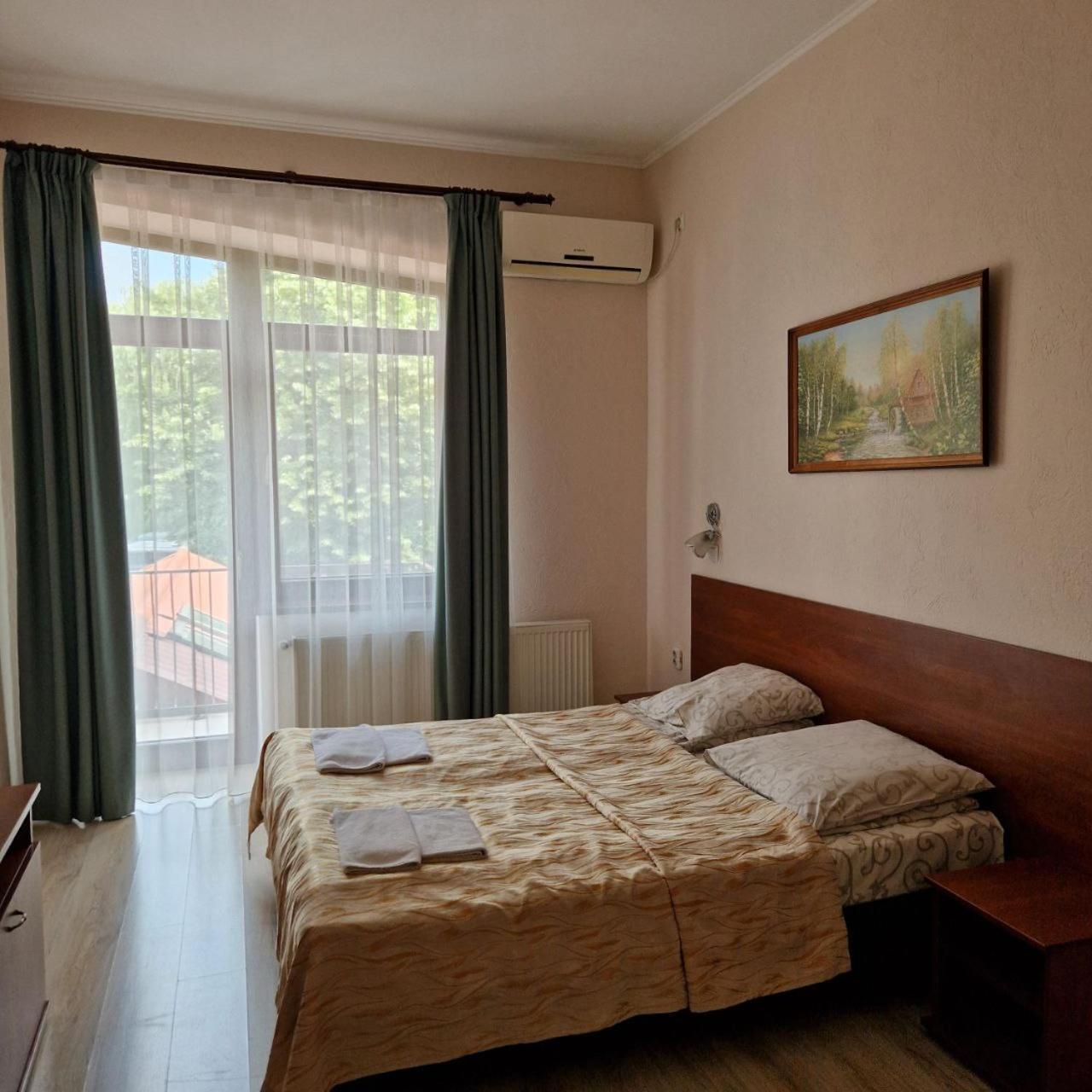 Hotel Helikon Yanoshi Extérieur photo