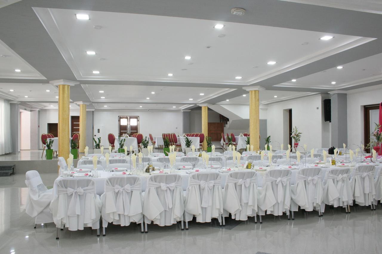 Hotel Helikon Yanoshi Extérieur photo